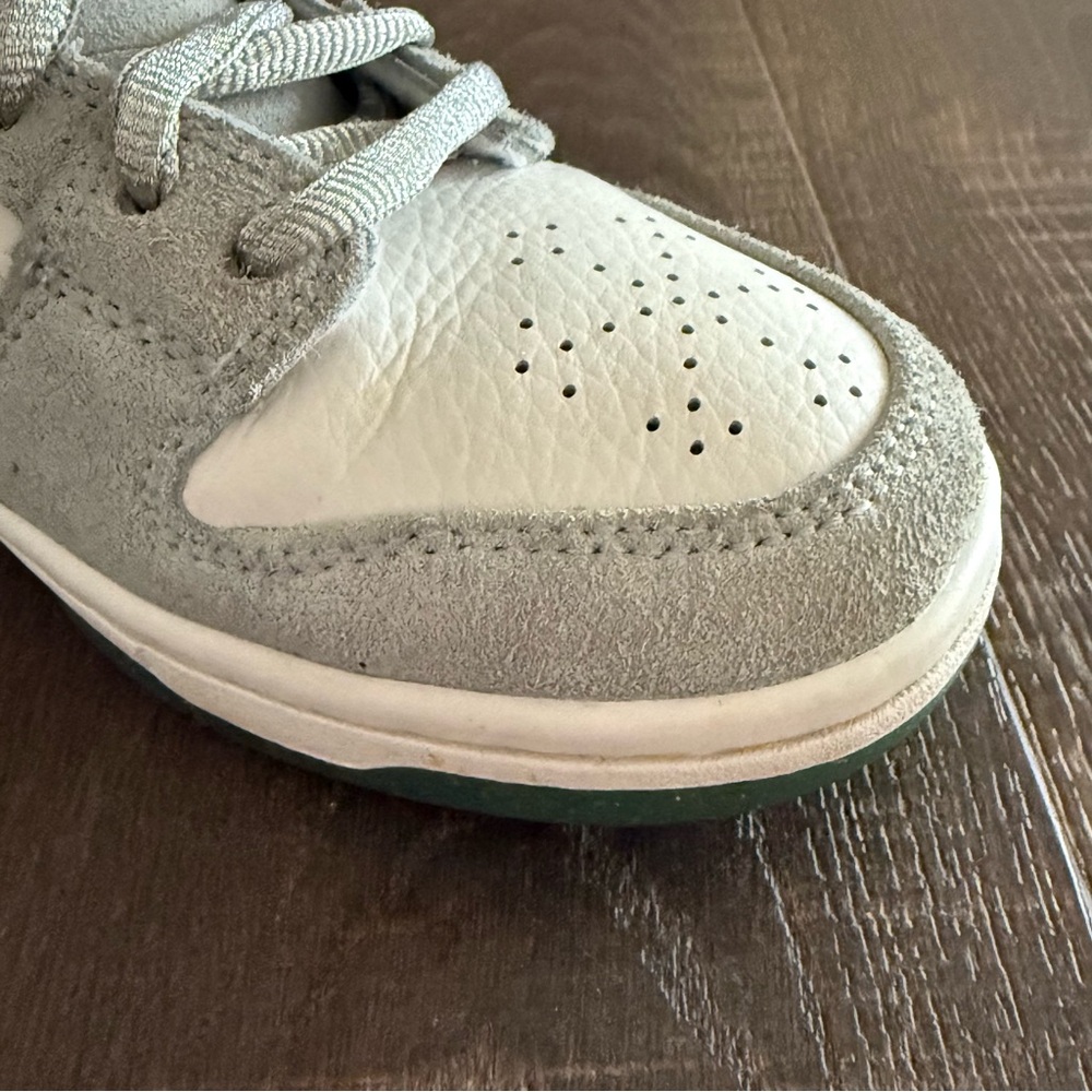 Nike SB Dunk Low SB Men’s Size 7.5 Sean Cliver Holidays Special Gray Gold Vtg - Picture 3 of 16